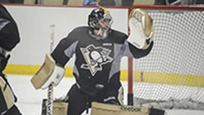 PHOTOS) Fleury sports Steelers-inspired mask at practice