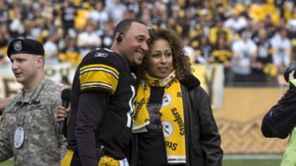 Steelers fans get married at tailgate 