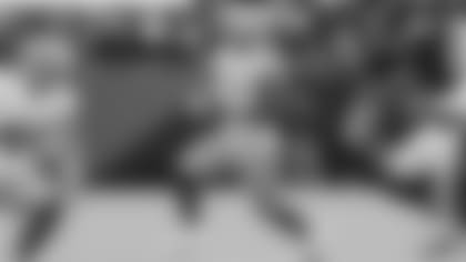 1031_WK8_BEARS_16x9_Mitchell_Run_6