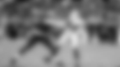 091615-8-LYNCH_00243_MIN_49ERS_15.JPG