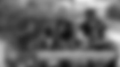 Darnell Mooney on Justin Fields: 'He's a lovable guy; he's pretty handsome'