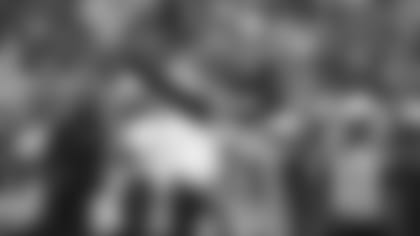 191103-Flowers-Tre_point (AP)