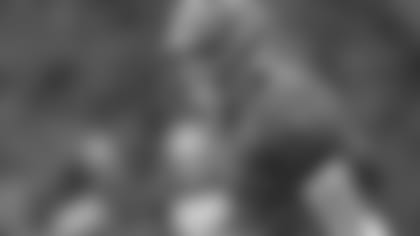 Joe Burrow battled the elements and the Bengals defense in his first padded practice.