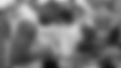 180729-Training_Camp-Mixon_Joe-Autographs