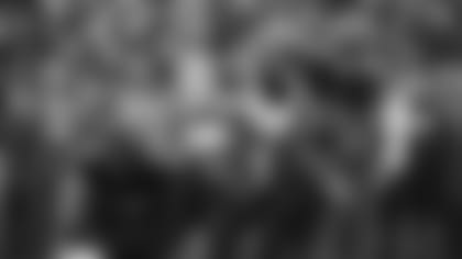 Cincinnati Bengals running back Joe Mixon, center, rushes the ball past Baltimore Ravens inside linebacker Kenny Young (40) and outside linebacker Terrell Suggs in the first half of an NFL football game, Sunday, Nov. 18, 2018, in Baltimore. (AP Photo/Gail Burton)