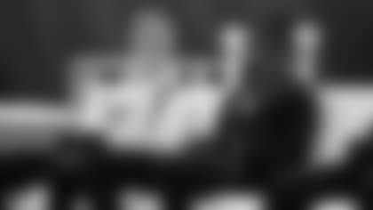 Joe Burrow and Tee Higgins connect in pregame.