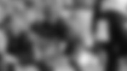 211226-Burrow-Joe_under_center