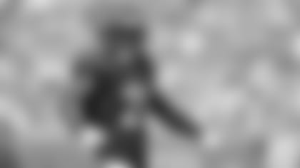 211010-Hilton-Mike_presnap