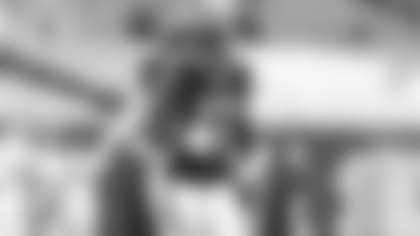 201004-Phillips-Darius_presnap