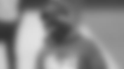 201213-Taylor-Zac_coaching (AP)