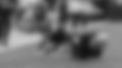 Joe Mixon began the Bengals stretch run by stretching for the game's first touchdown.