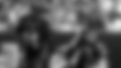 Cincinnati Bengals quarterback Andy Dalton (14) hands the ball off to running back Joe Mixon (28) during an NFL football game. (Aaron Doster via AP)