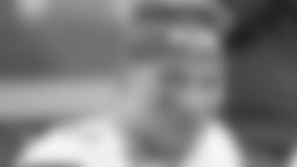 200102-Wilson-Logan_sideline (AP)