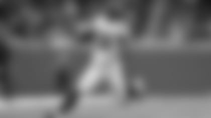 Joe Mixon on his way to 40-yard TD catch.