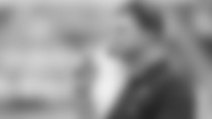 191006-Taylor-Zac_coaching_sideline