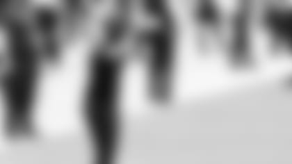 201206-Taylor-Zac_sideline_field