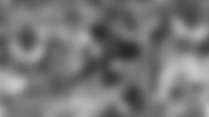 Steelers running back James Conner makes a move.