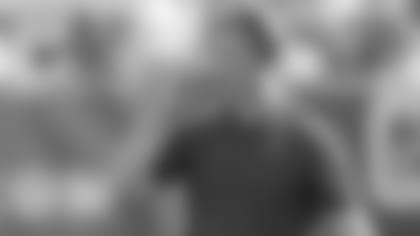 191027-Taylor-Zac_sideline_coaching (AP)