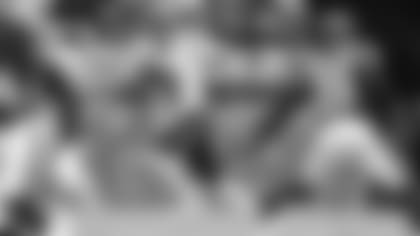 Joe Burrow scrambles.