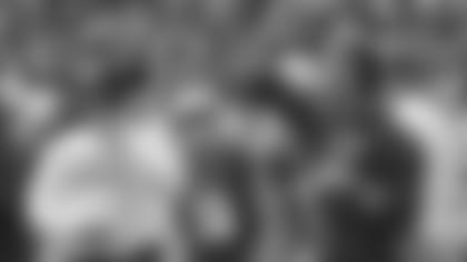 Jim Leonhard and the Wisconsin Badgers open their 2019 season at South Florida on Friday night.