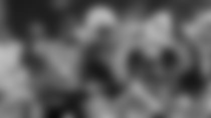 Texas running back Bijan Robinson (5) runs against UTSA during an NCAA college football game, Sunday, Sept. 18, 2022, in Austin, Texas. (AP Photo/Eric Gay)