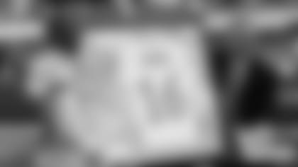 090318_squeeze_thumb_harris