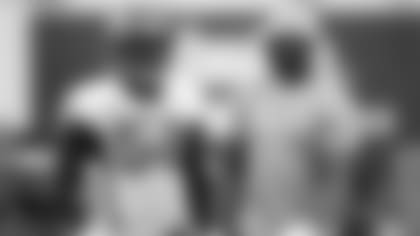 181121_von_miller_briefly