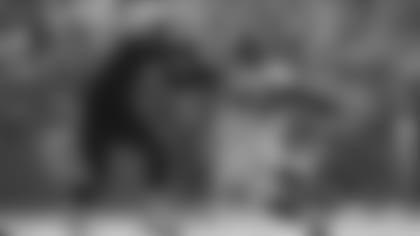 181118_von_miller_cover4