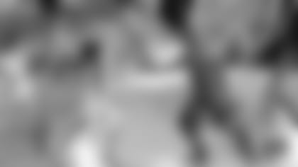 181024_demarcus_ware_squeeze