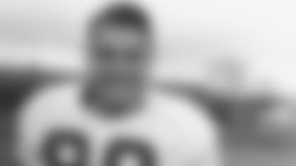 Dante lavelli, Cleveland Browns player, is photographed in Cleveland, Ohio, on Dec. 10, 1953. (AP Photo/Julian C. Wilson)