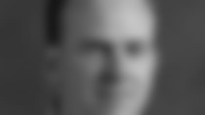 lesmerises_130_headshot.jpg