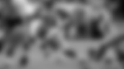 Cleveland Browns running back Nick Chubb (24) runs against the Pittsburgh Steelers in the first quarter of an NFL football game, Sunday, Oct. 28, 2018, in Pittsburgh. (AP Photo/Gene J. Puskar)