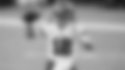 Quarterback Tom Brady #12