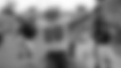 9/10/2000.- Tampa - Bucs CB Ronde Barber (20) celebrates his second quarter touchdown on a fumble recovery in the endzone.