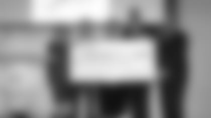 _Photo Caption: Tampa Bay Buccaneers Chief Corporate Development & Brand Officer, Atul "AK" Khosla presents check to USF Black Leadership Network at its 2nd Annual Scholarship Soiree. Image by Keto Nord Hodges, 2-27-19. Pictured left to right: Dr. Judy Genshaft, Atul Khosla, Ruth Bell, Jerry Bell, Joel Momberg_