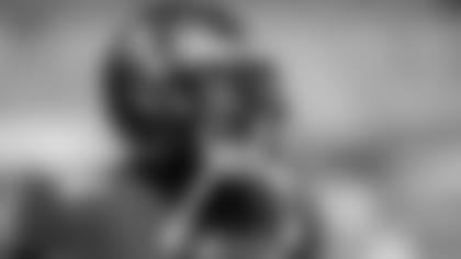 Running Back Kenjon Barner #44