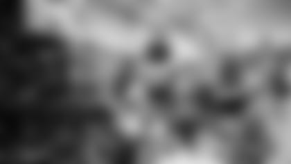 201221_TR_DLineDeliversChristmas_00009