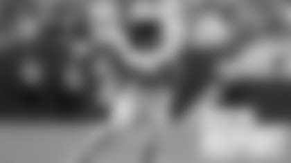 New Orleans Saints running back Alvin Kamara rushes the ball in the first half of an NFL football game against the Washington Football Team, Sunday, Oct. 10, 2021, in Landover, Md. (AP Photo/Alex Brandon)