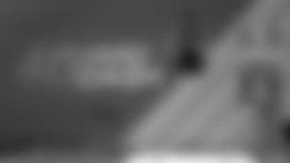 Florida defensive back Vernon Hargreaves prepares to run the 40-yard dash during the 2016 NFL Scouting Combine on Monday, Feb. 29, 2016 in Indianapolis. (Ben Liebenberg via AP)