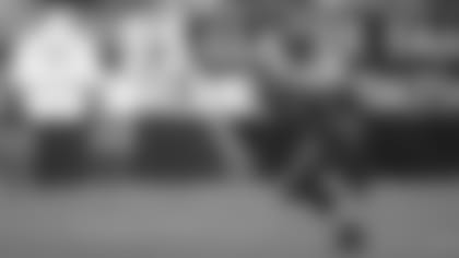 TAMPA, FL - OCTOBER 7: Wide receiver Karl Williams #86 of the Tampa Bay Buccaneers runs the ball against the Green Bay Packers at Raymond James Stadium on October 7, 2001 in Tampa, Florida. The Buccaneers won 14-10. (photo by Chris Livingston/Tampa Bay Buccaneers)