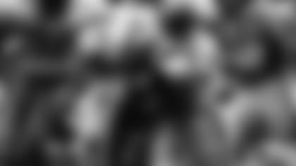 Game 3: Fullback James Wilder (#32) runs the ball as the Bucs lose to the Dallas Cowboys 14-9 at Cowboys Stadium in Irving, Texas. (11/21/1982)