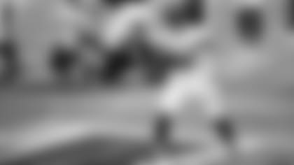 Inside Linebacker Devin White #45