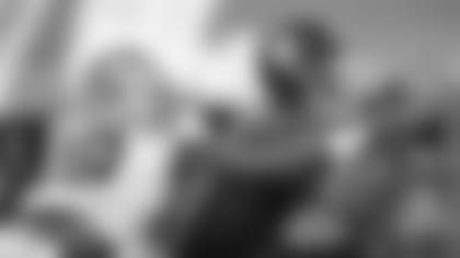 (14) E K'Lavon Chaisson - Buiccaneers