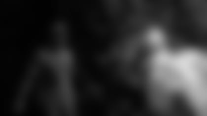 TAMPA, FL- NOVEMBER 20, 2019 - Offensive Coordinator Byron Leftwich of the Tampa Bay Buccaneers during practice at AdventHealth Training Center. Photo By Kyle Zedaker/Tampa Bay Buccaneers