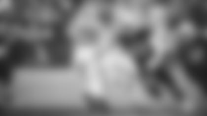 The Cardinals put linebacker Devon Kennard (42) on the Covid list Wednesday.