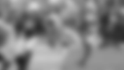 The Cardinals are bringing back defensive lineman Jonathan Bullard (90) and safety Chris Banjo (38).