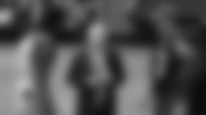 Senator John McCain speaks with (from left) wide receiver Larry Fitzgerald, quarterback Carson Palmer and team president Michael Bidwill at a training camp practice in 2017.