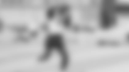 Linebacker Isaiah Simmons goes through a drill during 2021 minicamp.