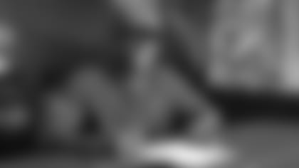 Supplemental draft pick Jalen Thompson signs his rookie contract with the Cardinals Wednesday.