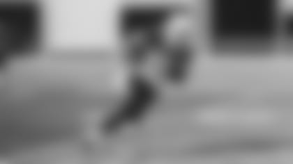 New tight end Zach Ertz runs after a catch during his first practice on Wednesday.